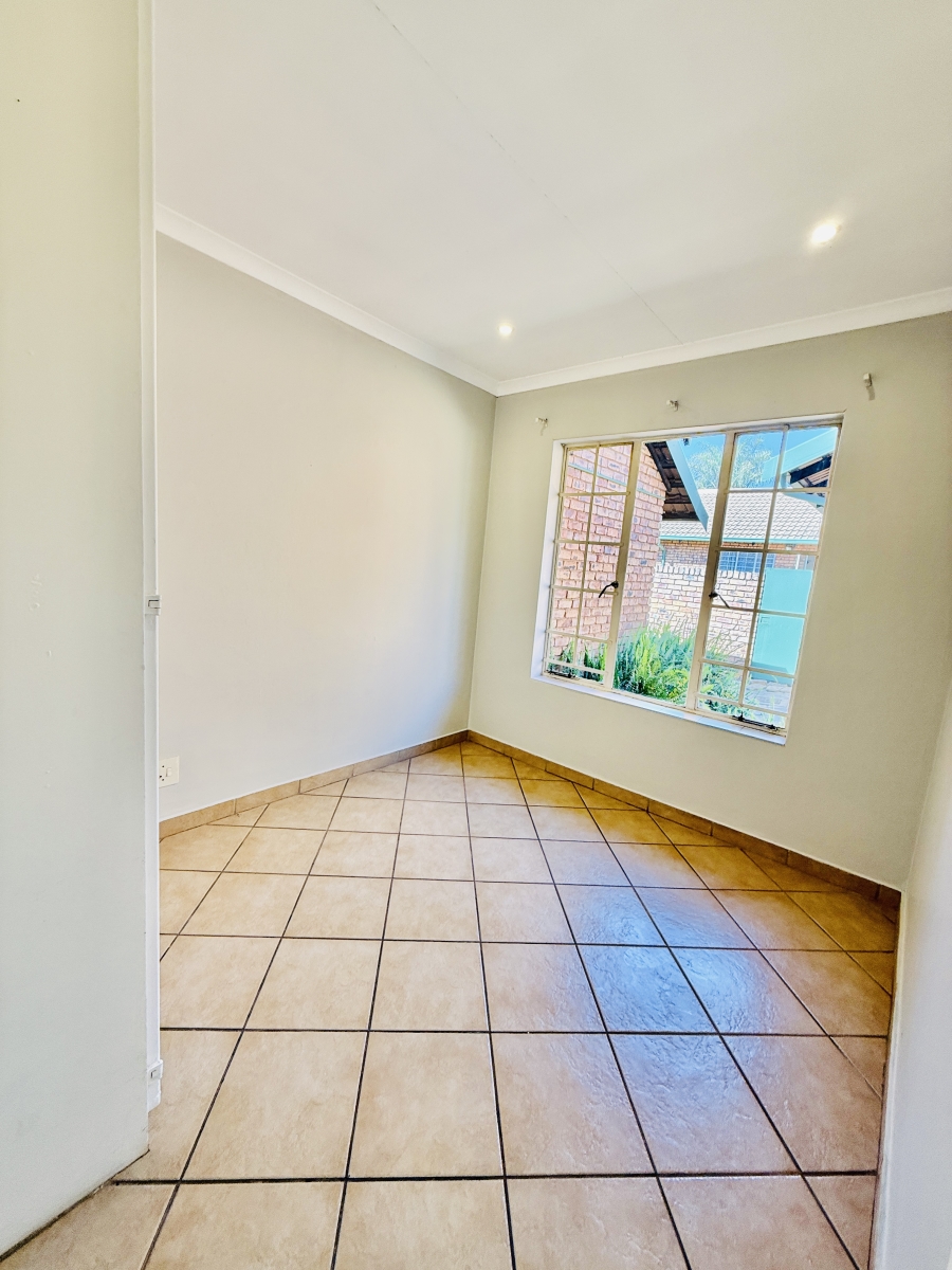 2 Bedroom Property for Sale in Garsfontein Gauteng