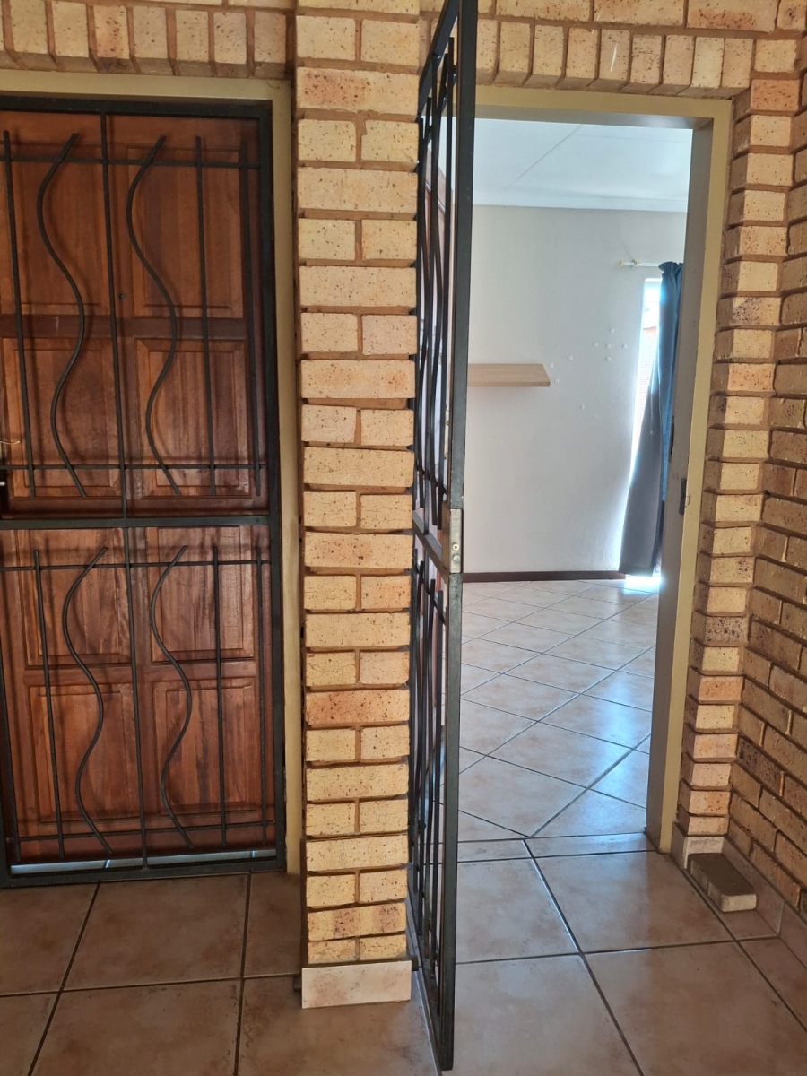 2 Bedroom Property for Sale in Greenhills Gauteng