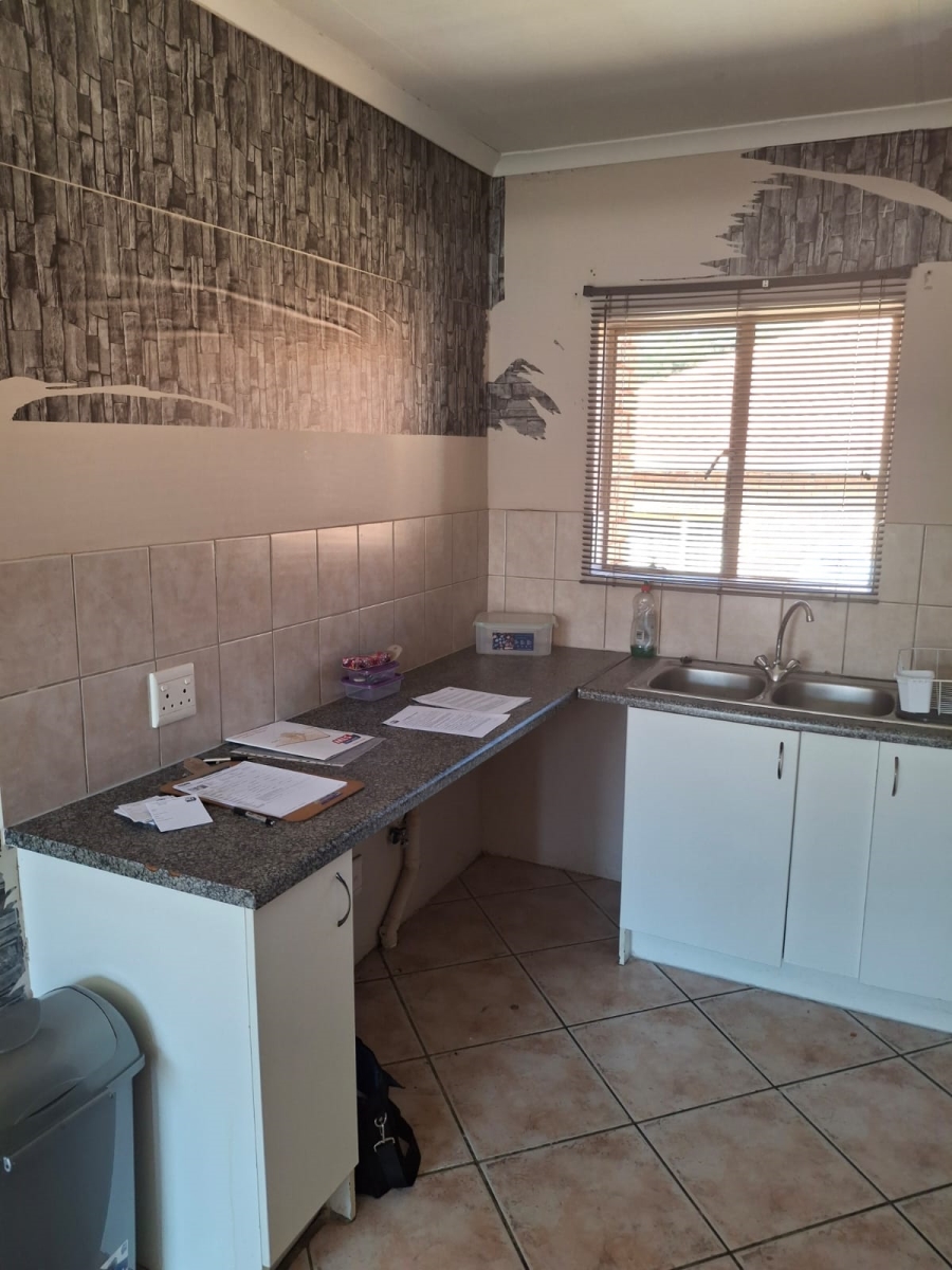2 Bedroom Property for Sale in Greenhills Gauteng