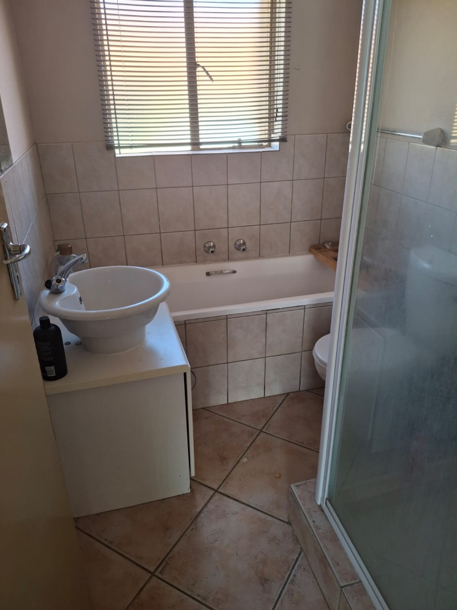 2 Bedroom Property for Sale in Greenhills Gauteng
