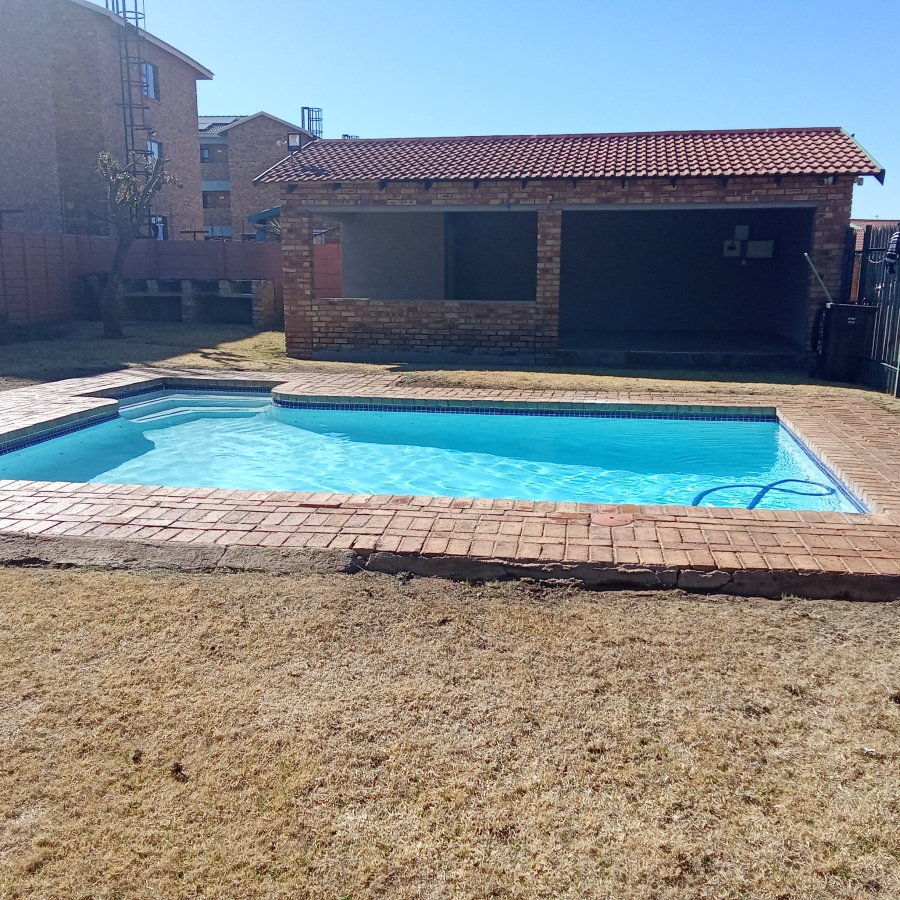 2 Bedroom Property for Sale in Groblerpark Gauteng