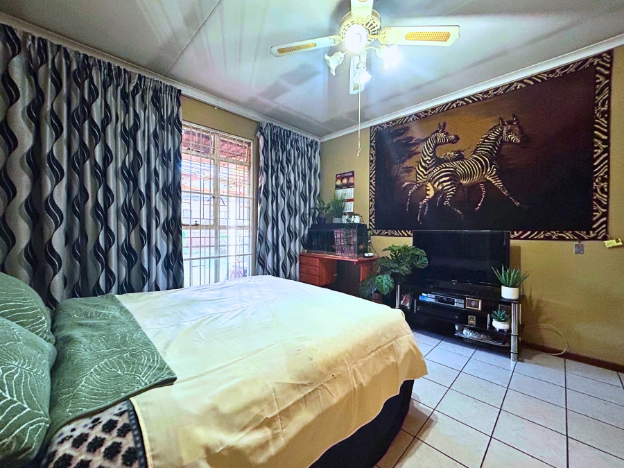 2 Bedroom Property for Sale in Hennopspark Gauteng