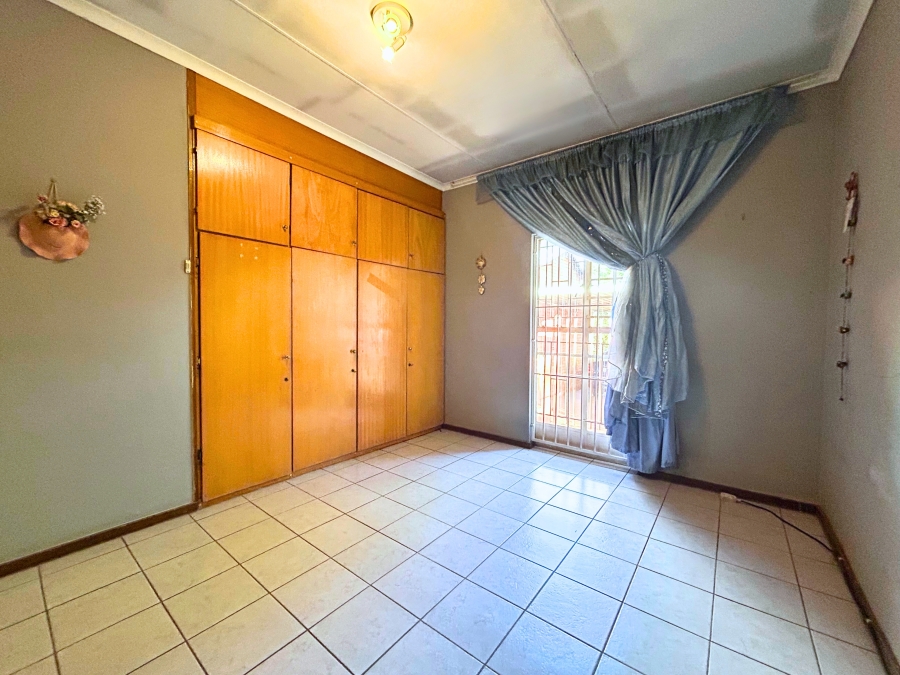2 Bedroom Property for Sale in Hennopspark Gauteng