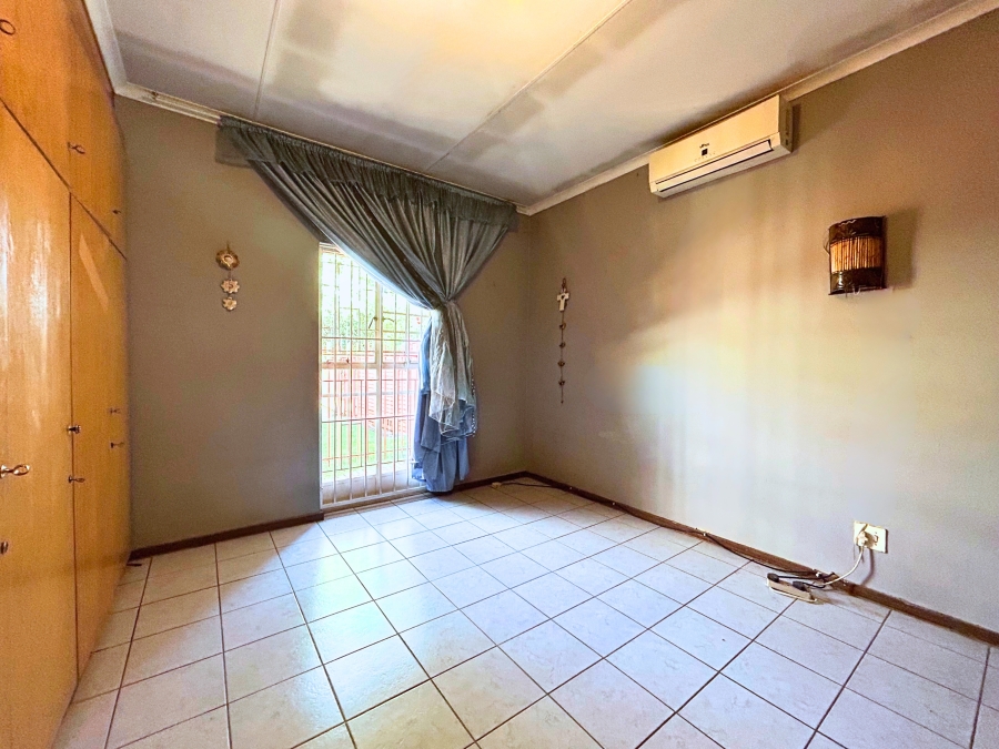 2 Bedroom Property for Sale in Hennopspark Gauteng