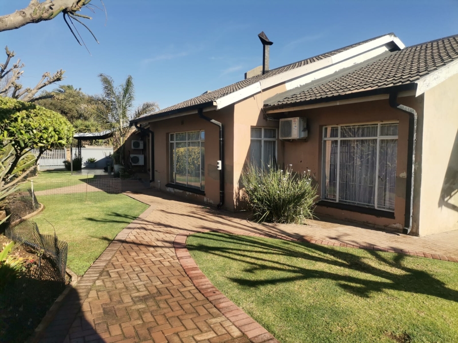5 Bedroom Property for Sale in Vanderbijlpark SW 5 Gauteng