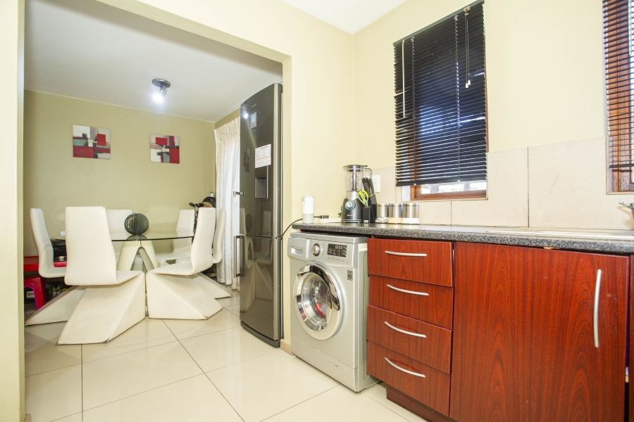 2 Bedroom Property for Sale in Vorna Valley Gauteng
