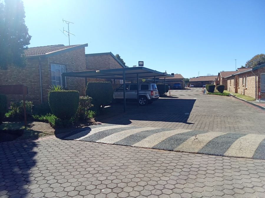 2 Bedroom Property for Sale in Groblerpark Gauteng