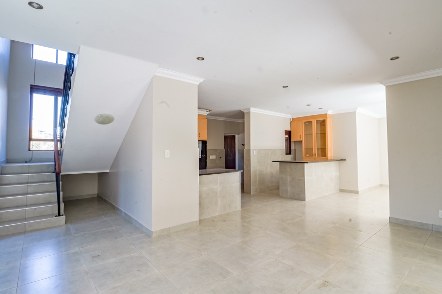 4 Bedroom Property for Sale in Silver Lakes Golf Estate Gauteng