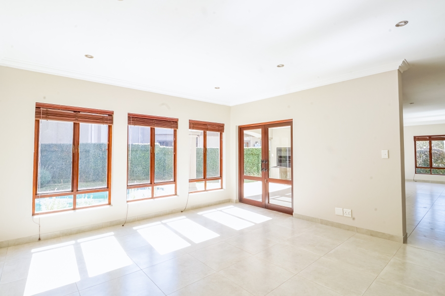 4 Bedroom Property for Sale in Silver Lakes Golf Estate Gauteng