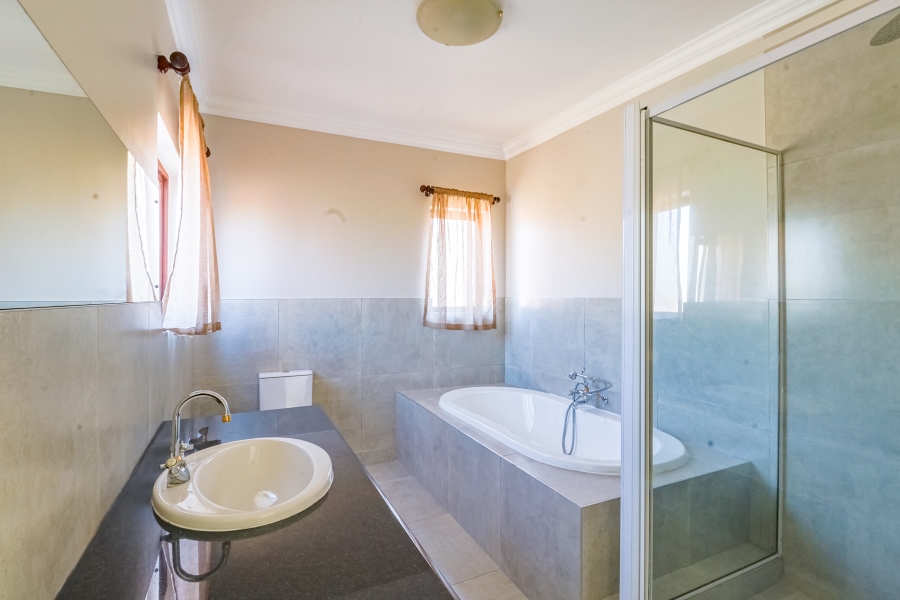 4 Bedroom Property for Sale in Silver Lakes Golf Estate Gauteng
