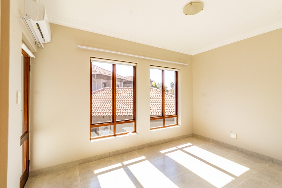 4 Bedroom Property for Sale in Silver Lakes Golf Estate Gauteng