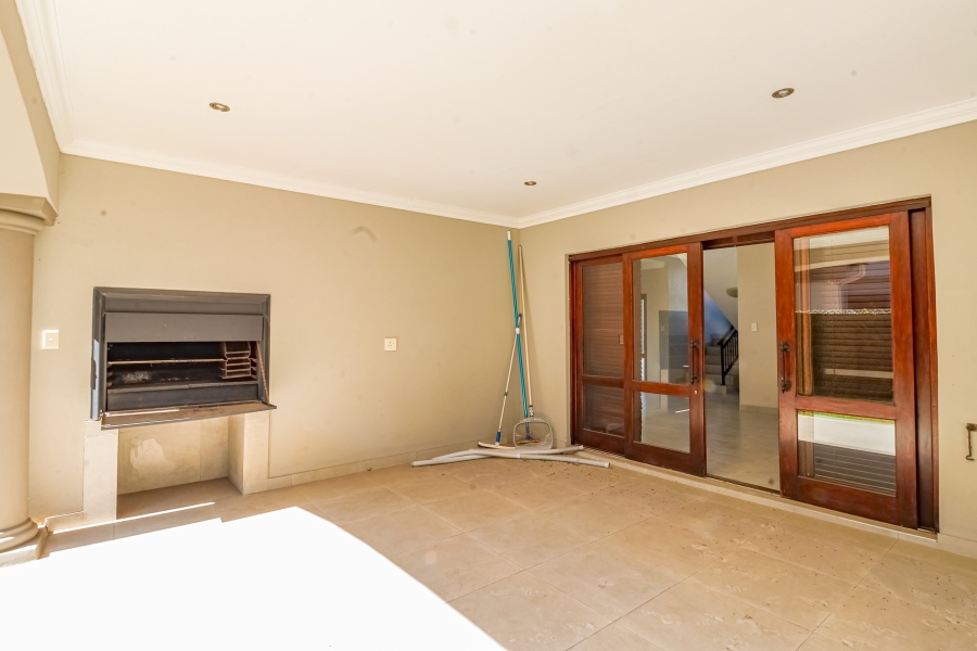 4 Bedroom Property for Sale in Silver Lakes Golf Estate Gauteng
