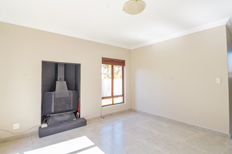 4 Bedroom Property for Sale in Silver Lakes Golf Estate Gauteng