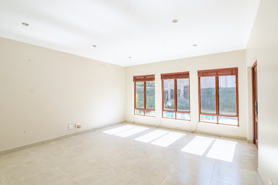 4 Bedroom Property for Sale in Silver Lakes Golf Estate Gauteng
