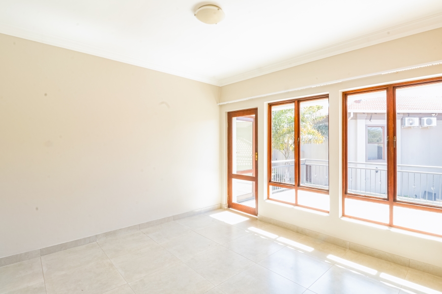 4 Bedroom Property for Sale in Silver Lakes Golf Estate Gauteng