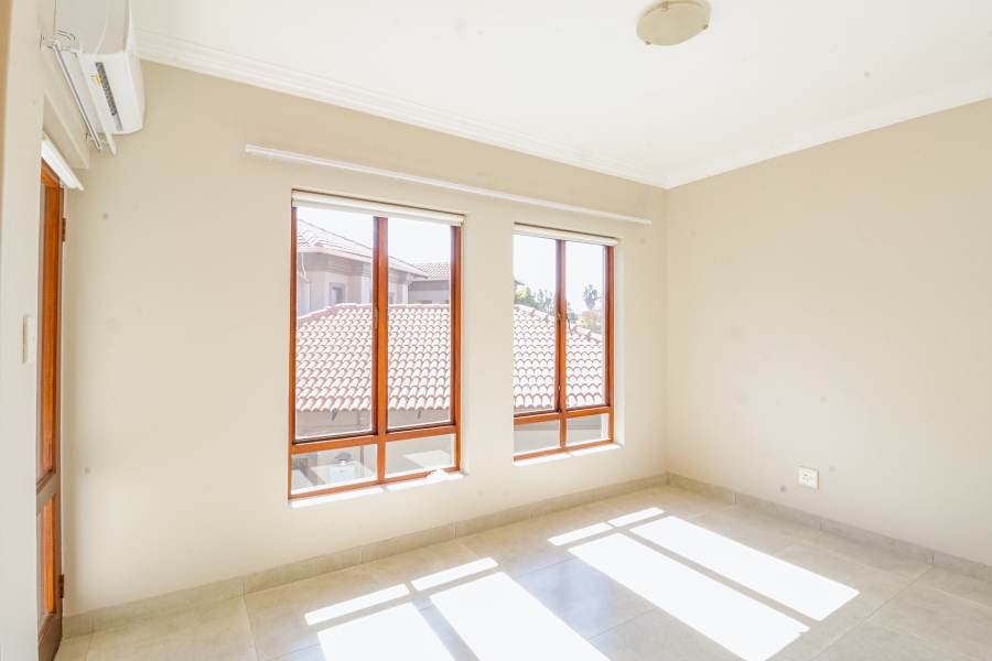 4 Bedroom Property for Sale in Silver Lakes Golf Estate Gauteng