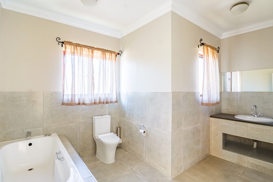4 Bedroom Property for Sale in Silver Lakes Golf Estate Gauteng