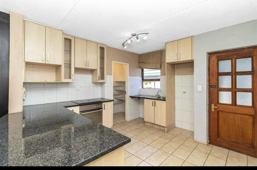 To Let 2 Bedroom Property for Rent in Paulshof Gauteng