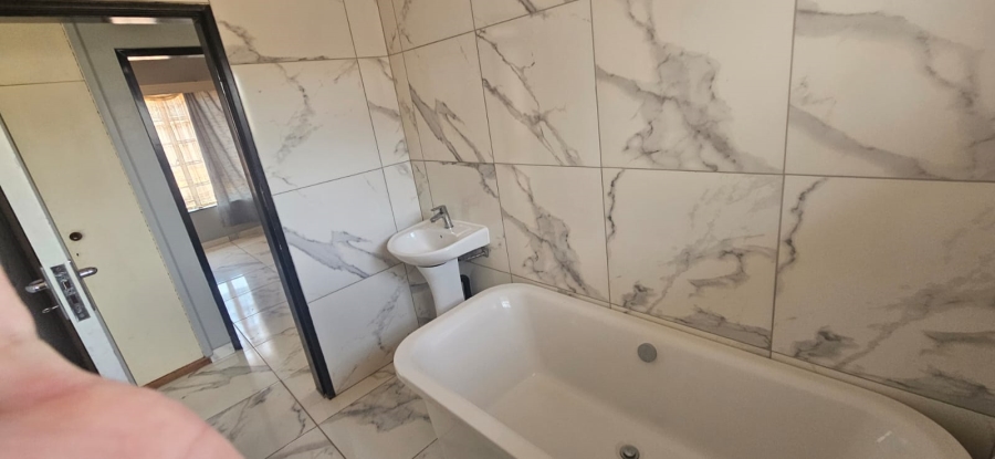 To Let 3 Bedroom Property for Rent in Birchleigh Gauteng