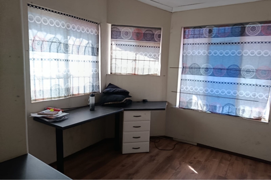 5 Bedroom Property for Sale in Mulbarton Gauteng