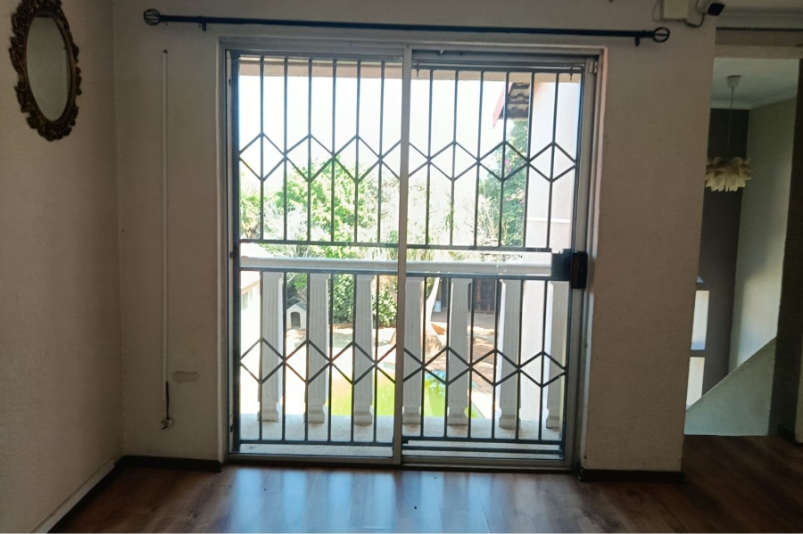 5 Bedroom Property for Sale in Mulbarton Gauteng