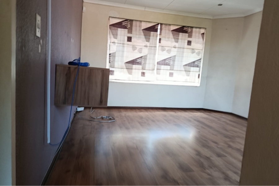 5 Bedroom Property for Sale in Mulbarton Gauteng