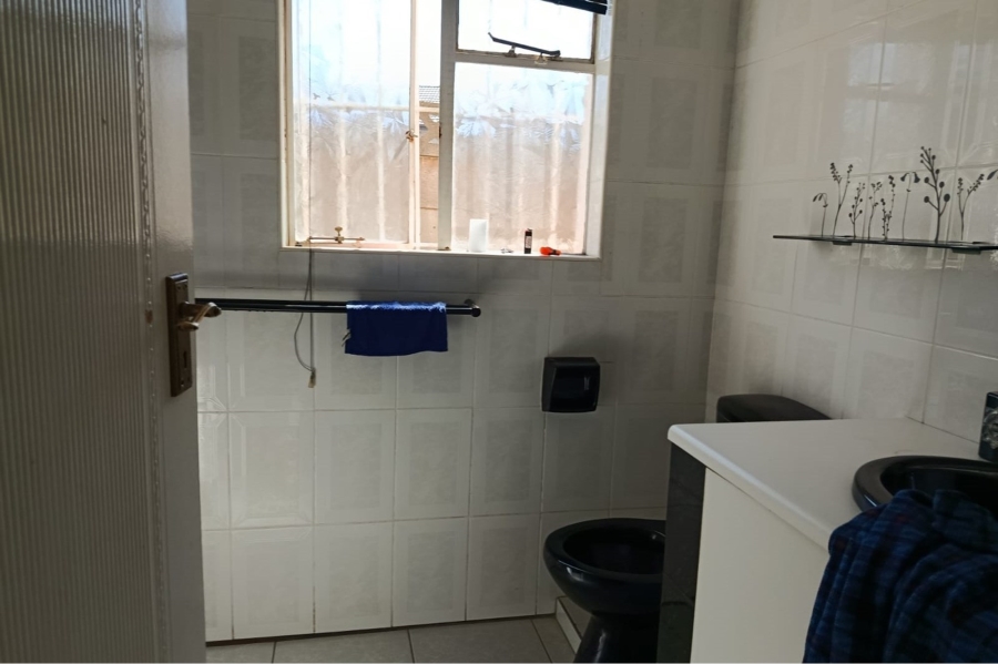 5 Bedroom Property for Sale in Mulbarton Gauteng