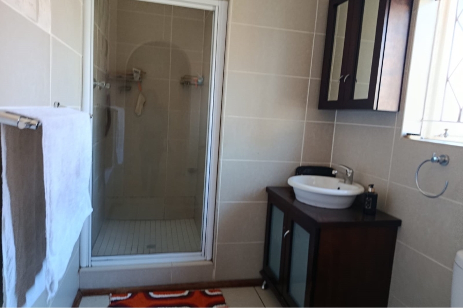5 Bedroom Property for Sale in Mulbarton Gauteng