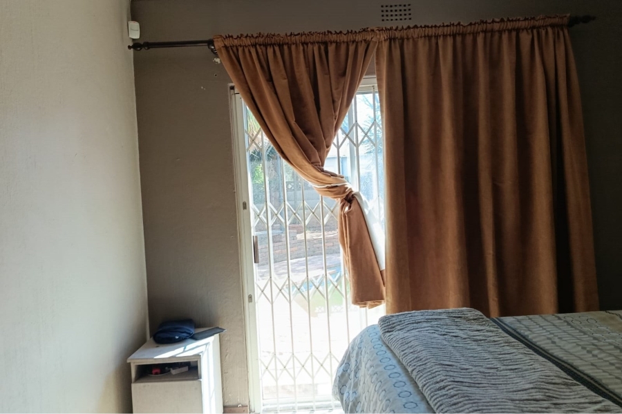 5 Bedroom Property for Sale in Mulbarton Gauteng