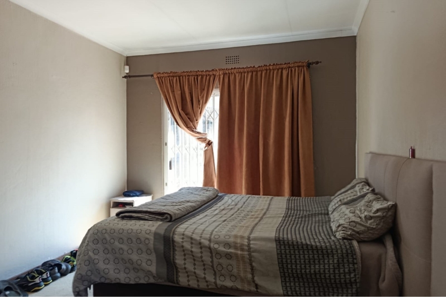 5 Bedroom Property for Sale in Mulbarton Gauteng
