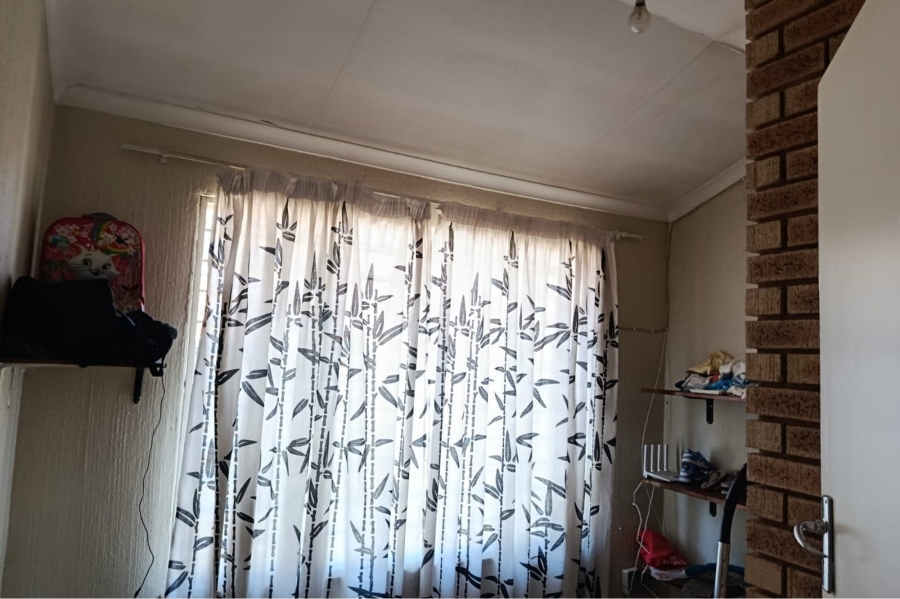 5 Bedroom Property for Sale in Mulbarton Gauteng