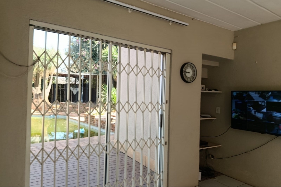 5 Bedroom Property for Sale in Mulbarton Gauteng