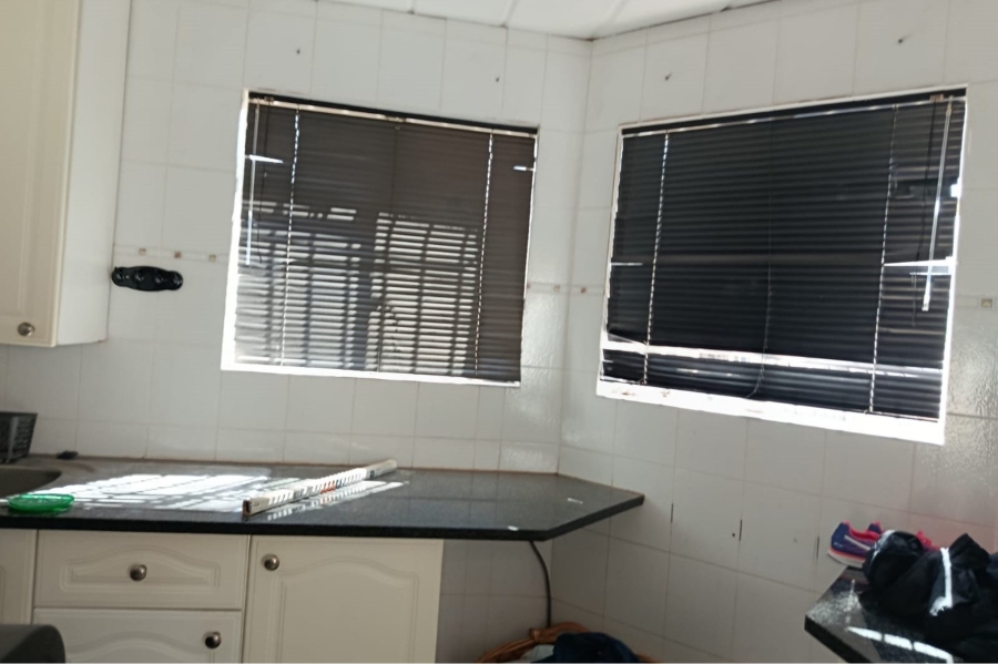 5 Bedroom Property for Sale in Mulbarton Gauteng
