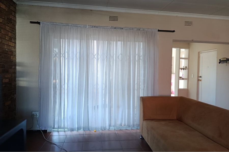 5 Bedroom Property for Sale in Mulbarton Gauteng
