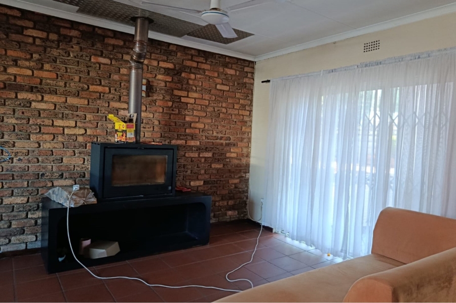 5 Bedroom Property for Sale in Mulbarton Gauteng