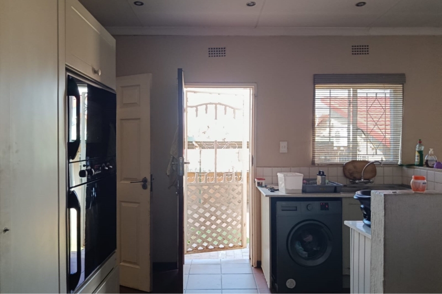 5 Bedroom Property for Sale in Mulbarton Gauteng