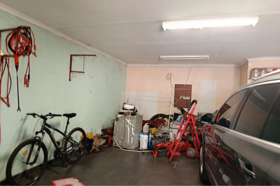 5 Bedroom Property for Sale in Mulbarton Gauteng