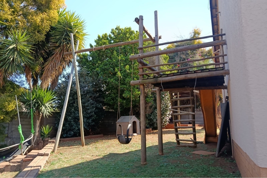 5 Bedroom Property for Sale in Mulbarton Gauteng