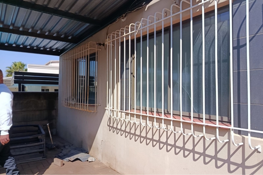 5 Bedroom Property for Sale in Mulbarton Gauteng