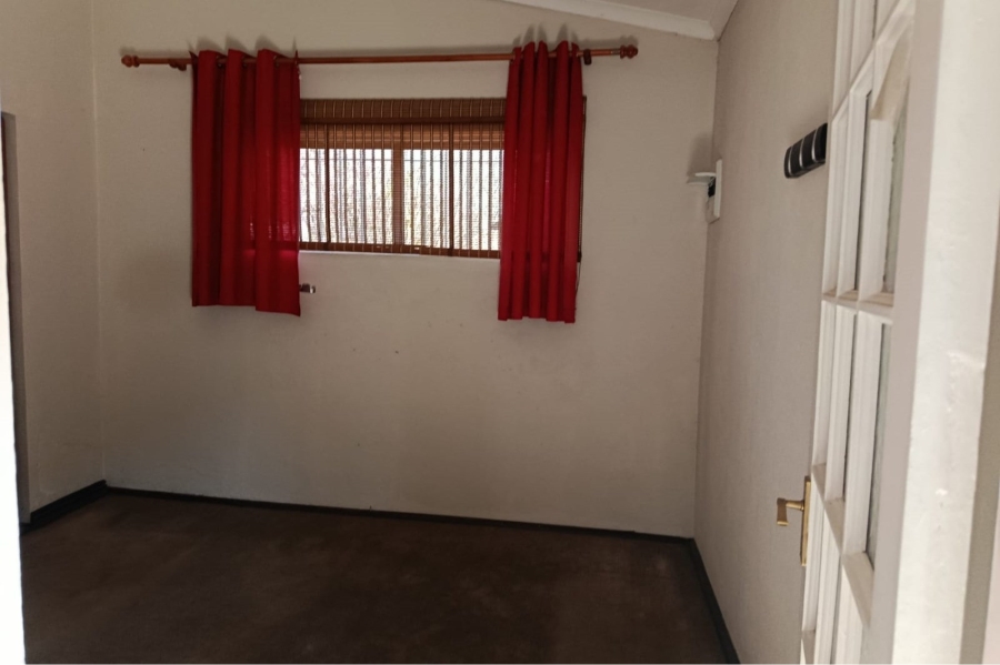 5 Bedroom Property for Sale in Mulbarton Gauteng