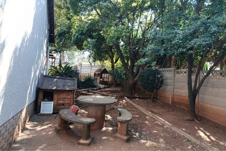 5 Bedroom Property for Sale in Mulbarton Gauteng