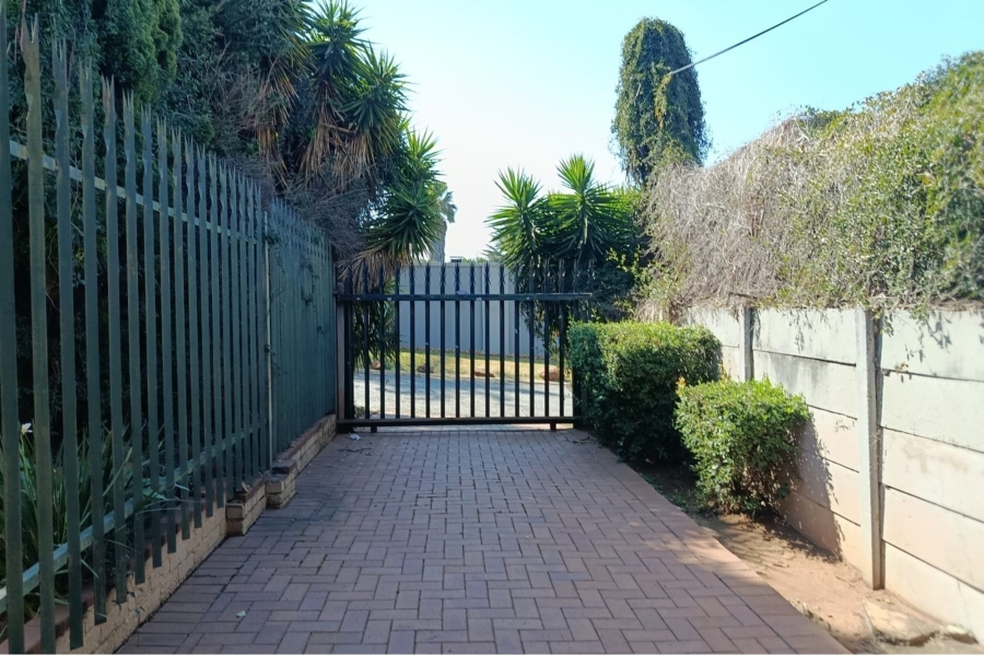 5 Bedroom Property for Sale in Mulbarton Gauteng