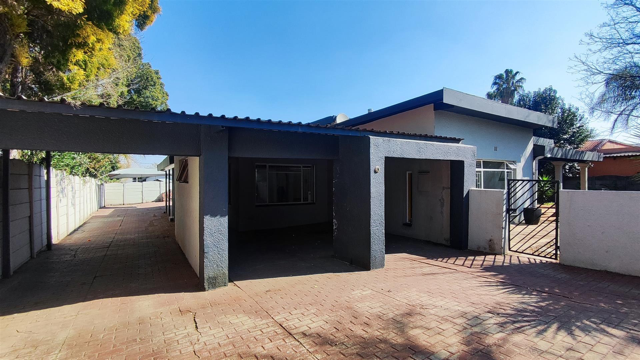 4 Bedroom Property for Sale in Verwoerdpark Gauteng