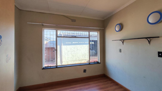 4 Bedroom Property for Sale in Verwoerdpark Gauteng