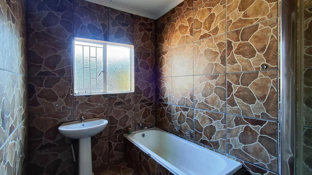 4 Bedroom Property for Sale in Verwoerdpark Gauteng