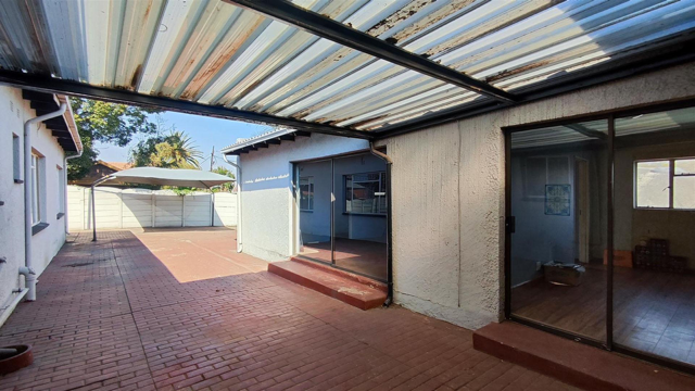 4 Bedroom Property for Sale in Verwoerdpark Gauteng