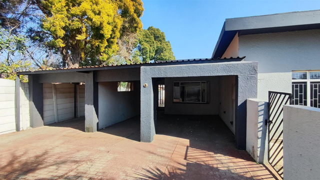 4 Bedroom Property for Sale in Verwoerdpark Gauteng