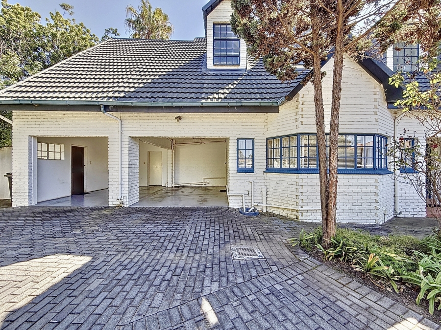 5 Bedroom Property for Sale in Silver Lakes Golf Estate Gauteng