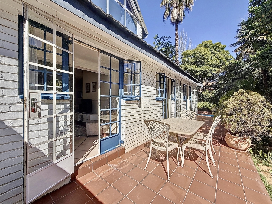 5 Bedroom Property for Sale in Silver Lakes Golf Estate Gauteng