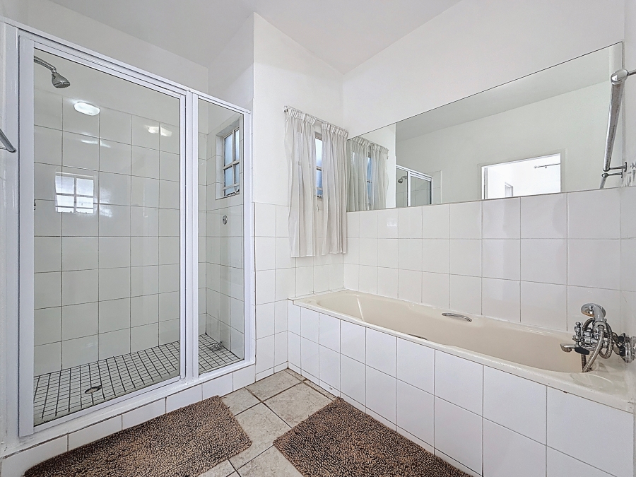5 Bedroom Property for Sale in Silver Lakes Golf Estate Gauteng